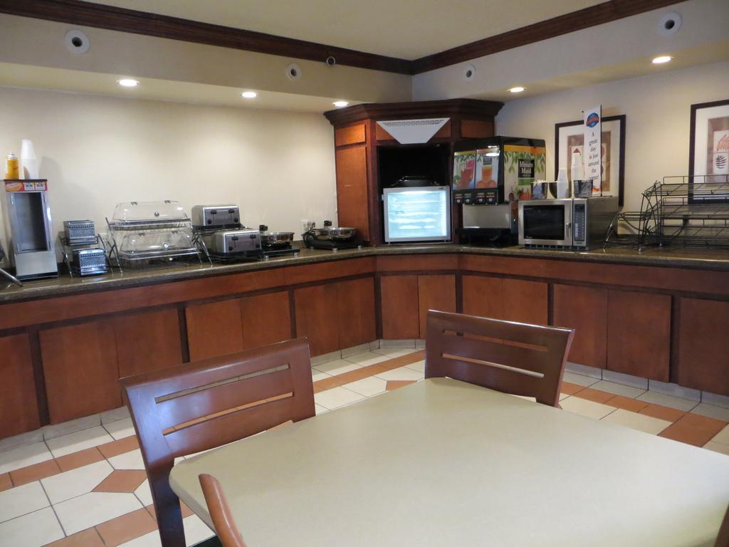 Baymont By Wyndham Kalamazoo East Bagian luar foto