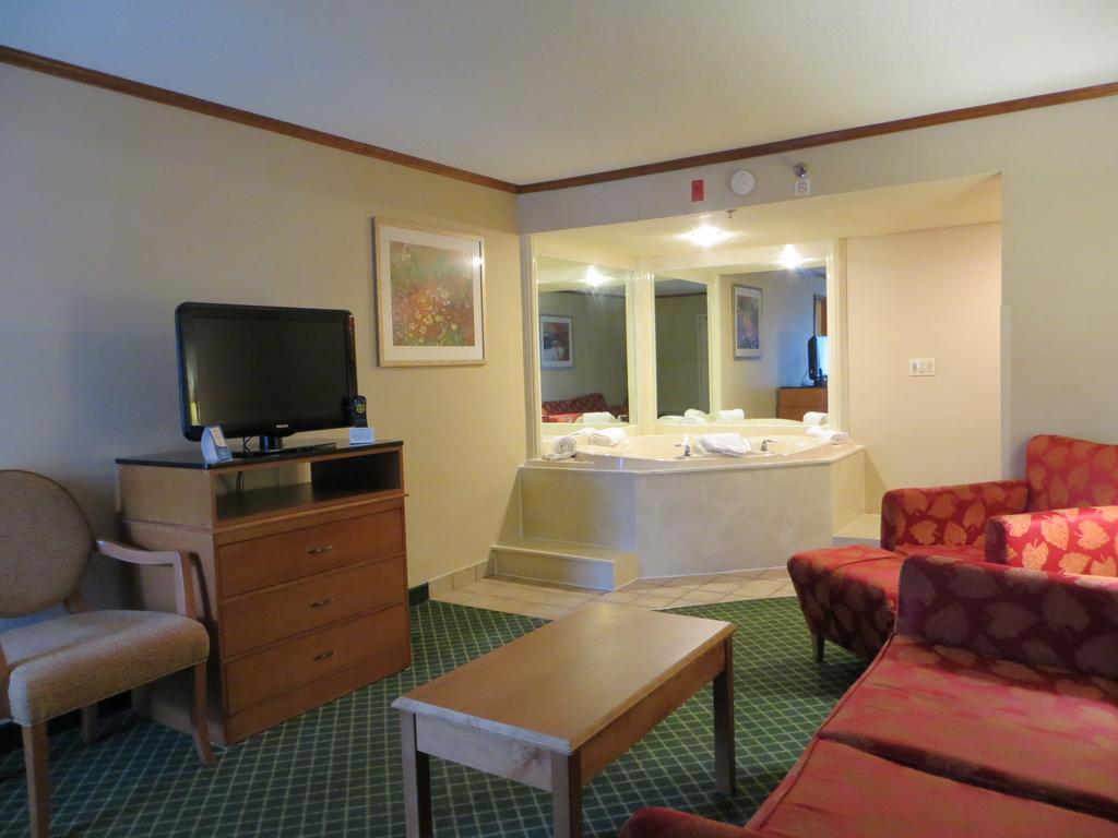 Baymont By Wyndham Kalamazoo East Bagian luar foto