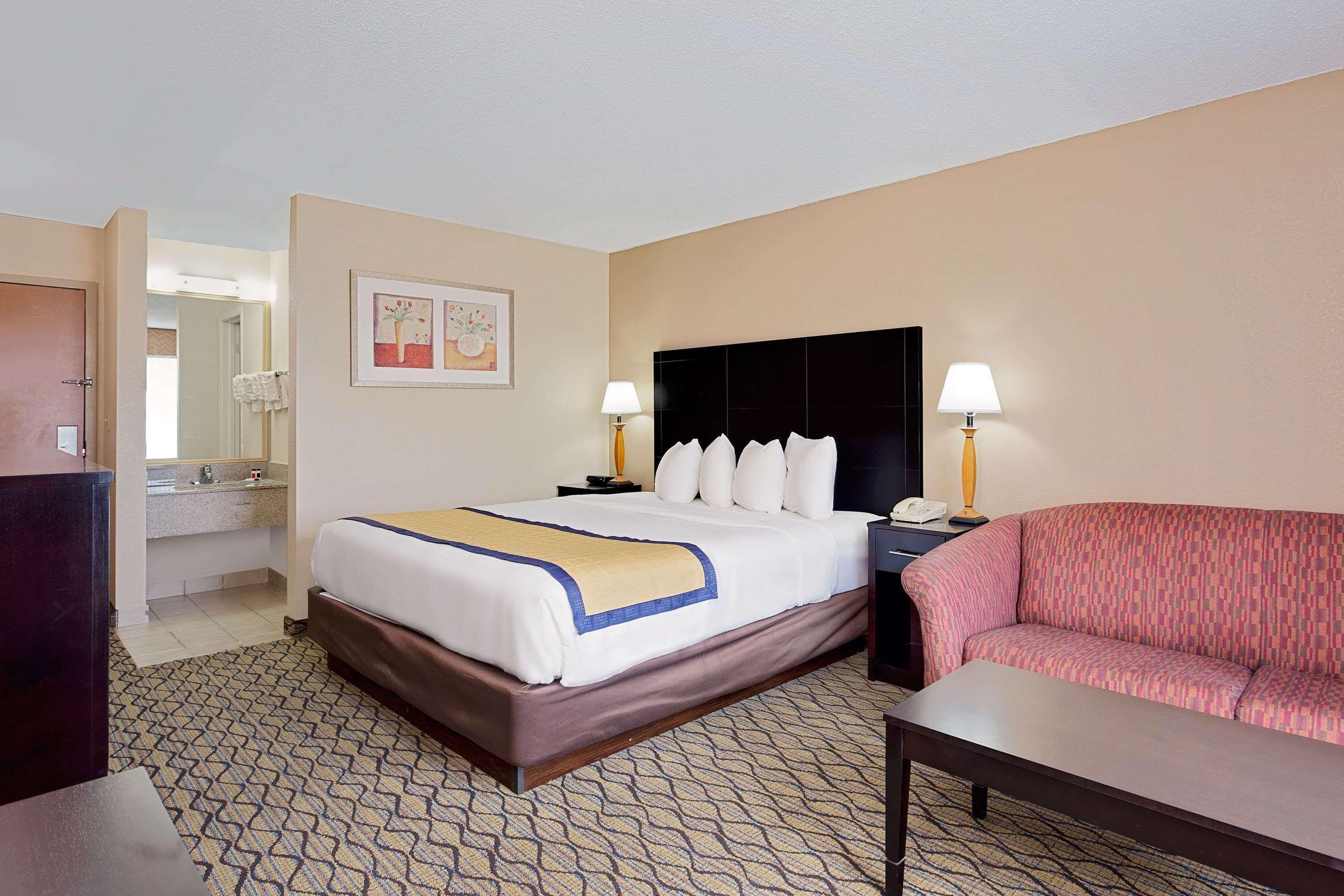 Baymont By Wyndham Kalamazoo East Bagian luar foto