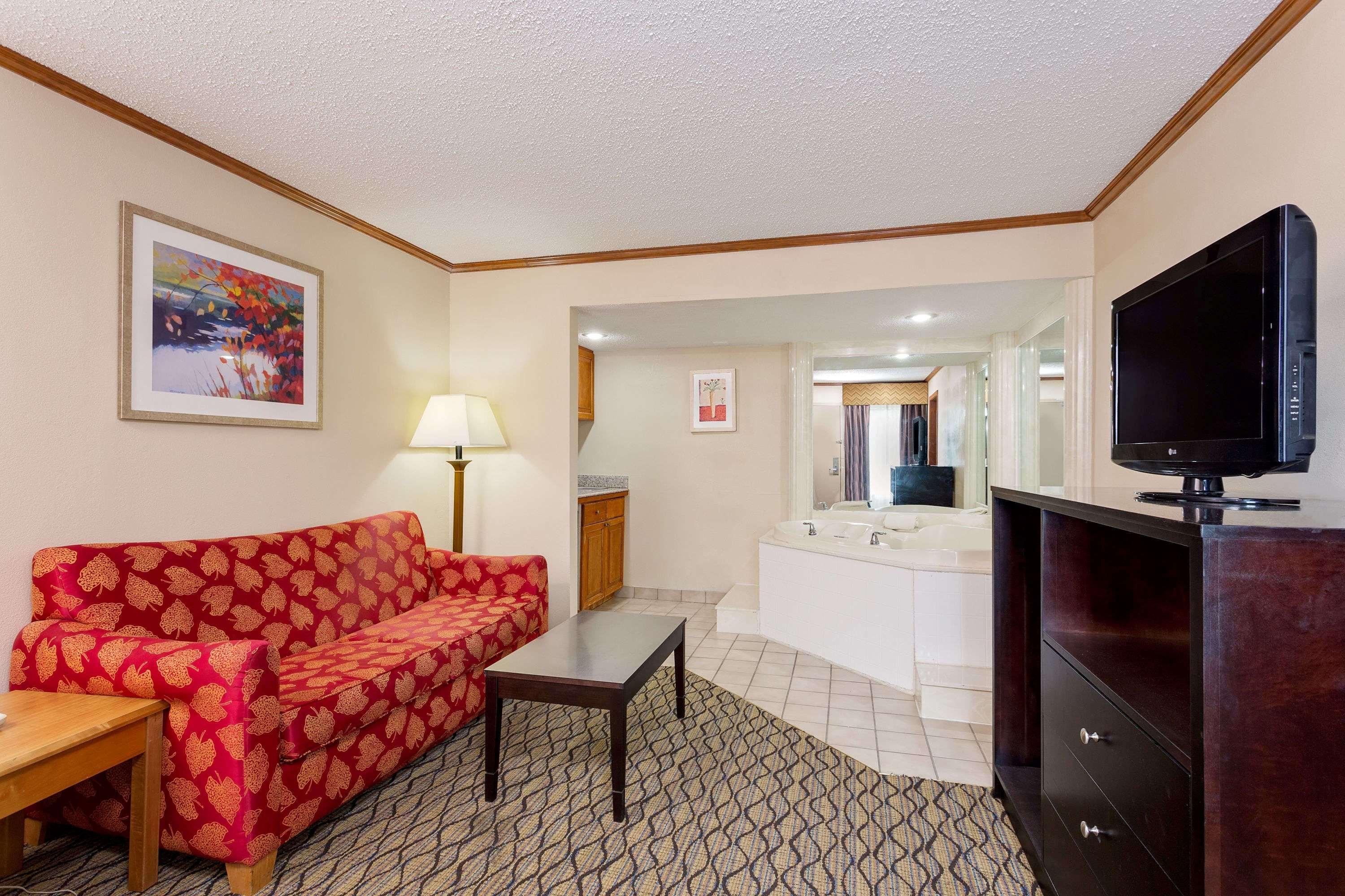 Baymont By Wyndham Kalamazoo East Bagian luar foto